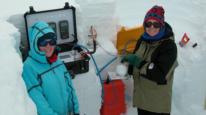 Thayer PhD student Alden Adolph ’11 and Professor Mary Albert measure snow in an NSF-funded vernal window